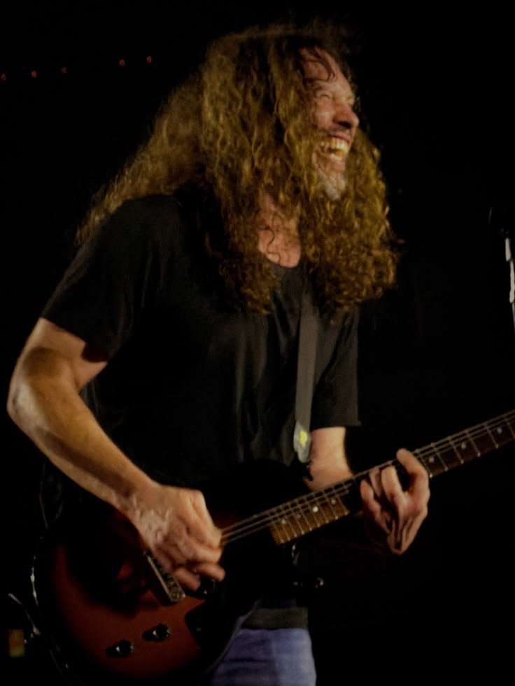 sprinklespit's tweet photo. If you say Ray Toro had a glow down you actually die and go to super hell https://t.co/SfoI8FtmI8