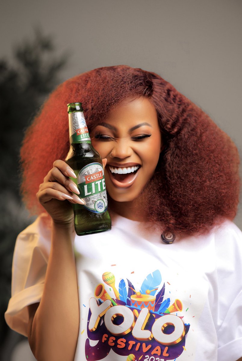 Ksheebah1's tweet photo. My lovers ♥️ With the weekend coming to an end, grab yourself an ice-cold Castle Lite and make that last sip of the weekend count…  END IT LITE🍻💚

And with the #AhhhChallenge almost coming to an end ⏰give us your best “Ahhh” and stand a chance to win an iPhone 17📱😃🍻 @CastleLiteUg 

#TryItAhhhSheebah #CastleLite #UgandasBestTastingLite