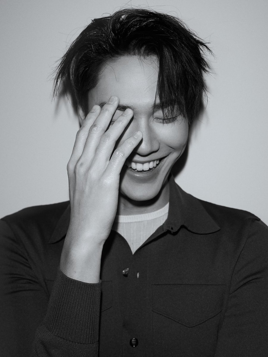 jellyt4on's tweet photo. เค้า ❤︎ พี่ดิว สุดหล่อ ยิ้มหวาน หน้าคม ยืนยันคำเดิมนะ อิจฉามิลานมากที่ได้เห็นสิ่งนี้กับตาเนื้อ รูปขาวดำว่าหล่อแล้ว พอเจอรูปสียิ้มหวาน เค้า ㅠㅠ รักหนุ่มตี๋ยิ้มหวานจิง ๆ ๆ

DEW X BOTTEGA VENETA MFWSS27

#BottegaVenetaXDew 
#BottegaVeneta 
#BottegaVenetaSummer2027
#dew_jsu https://t.co/olI3LkA9GF