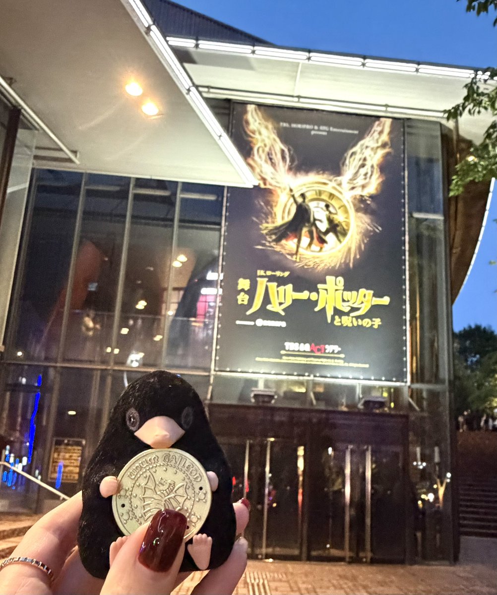 m16t3's tweet photo. 昨日は賢章先生の呪いの子観てきた🦉✨
通算3回目の観劇だったけど、キャストが変わるとガラッと印象変わるところもあるから舞台は面白いと改めて思ったなあ
あと3回目にして初めて売店のフード(シェパーズパイ)食べた🥧 https://t.co/Rcn58W029E