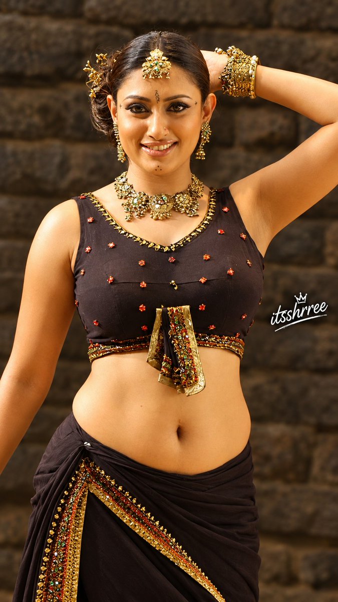 itsshrree's tweet photo. @shwetakonnurmenon @malavika_officialfp #shwetakonnurmenon #fashion #photoshoot #film #actress #kerala
itsshrree ♥️✨
Just vibes. No explanations. 🖤

#Itsshrree #InstaVibes #InstaDaily #IndianInstagram #ExplorePage

🚀 Follow for more @itsshrree https://t.co/u0FKhTnhVV