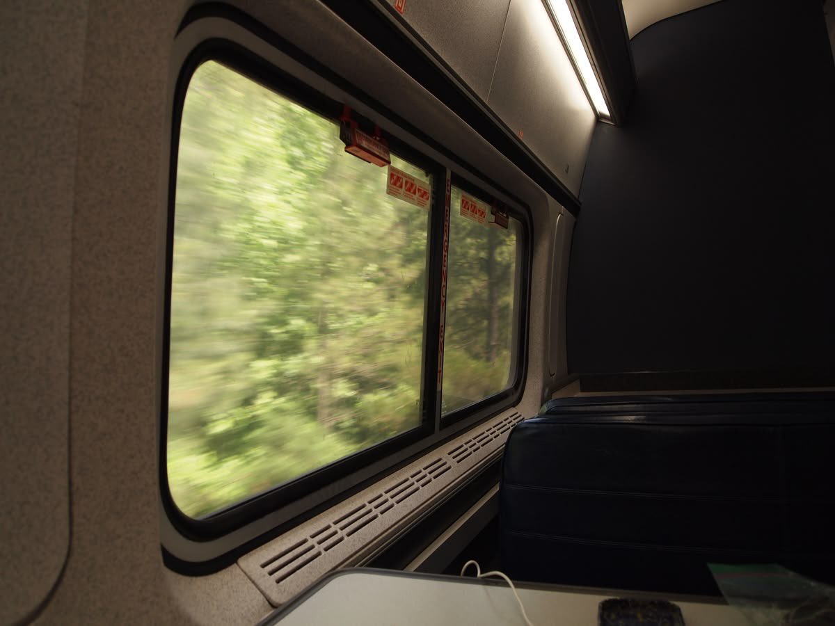greenvibe's tweet photo. train views https://t.co/HMP4nN7Co3