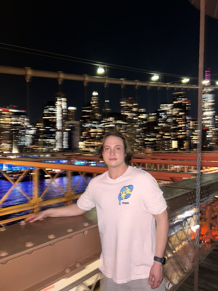 lukejbca's tweet photo. I wanna change my profile pic someone help me out https://t.co/8r6WKepbDr