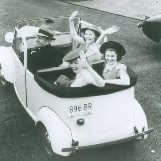 Ivycottagebaker's tweet photo. #smallcarSunday #smallcar https://t.co/pRkedMJQGa