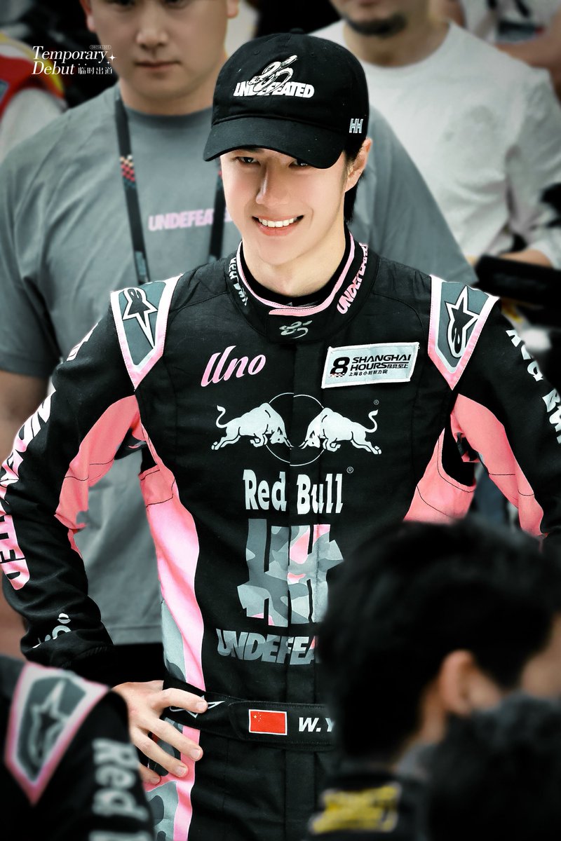 yugao85105_bjyx's tweet photo. 260927 王一博 上海8時間耐久レース
改めてGT3 SAクラス優勝おめでとう🎉
8時間走り切った後に一博の笑顔が見られたらいいなっていう私の願いが叶ってじんわり心が温かくなった🥹
TEAM RMBのみなさんありがとう😊

そして仔犬🐶がイケメンすぎた
🐢マスターさんにも感謝🤲
https://t.co/dvtspu3LXW
©️临时出道丨0805x1005