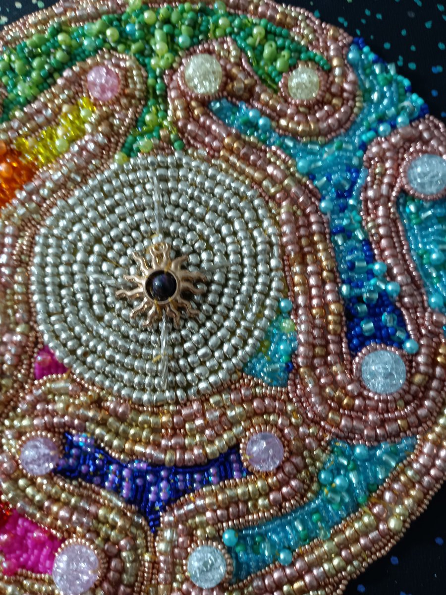 _EclipsedArts_'s tweet photo. A week of work, over 3 spools of thread and over 200 beads! I finally finished!
#acrylicpaint #beadwork on #canvas https://t.co/Dem8Wit2Fh