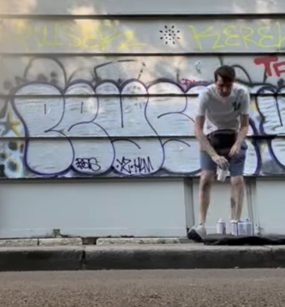 Graffitigayfish's tweet photo. PEYSA 🇫🇷🤡

Like always, a scrawny 65kg white boy with a good job, a family life, sitting there fantasizing about gangsta street life like all the others💕 YZ, HLM, Peysa.. like street slang crap, coming from a soyboy, always funny to see. Pure trash scene💯💩 #graffiti #france https://t.co/CVPSjl04DX