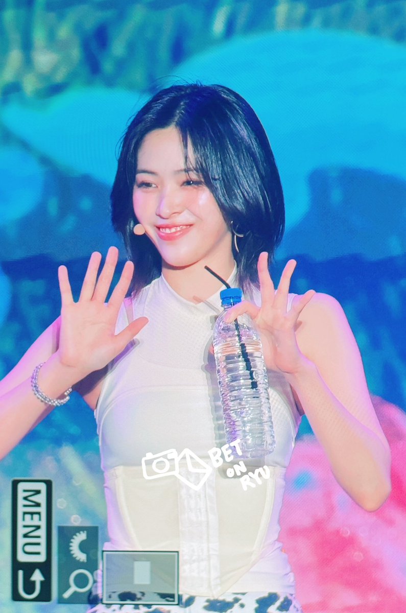 betonryu_srj's tweet photo. 260927 KRAZY Music Festival

#있지 #ITZY #류진 #RYUJIN 
@ITZYofficial https://t.co/00DRc8Bjy5