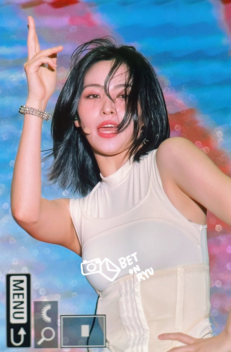 betonryu_srj's tweet photo. 260927 KRAZY Music Festival

#있지 #ITZY #류진 #RYUJIN 
@ITZYofficial https://t.co/00DRc8Bjy5