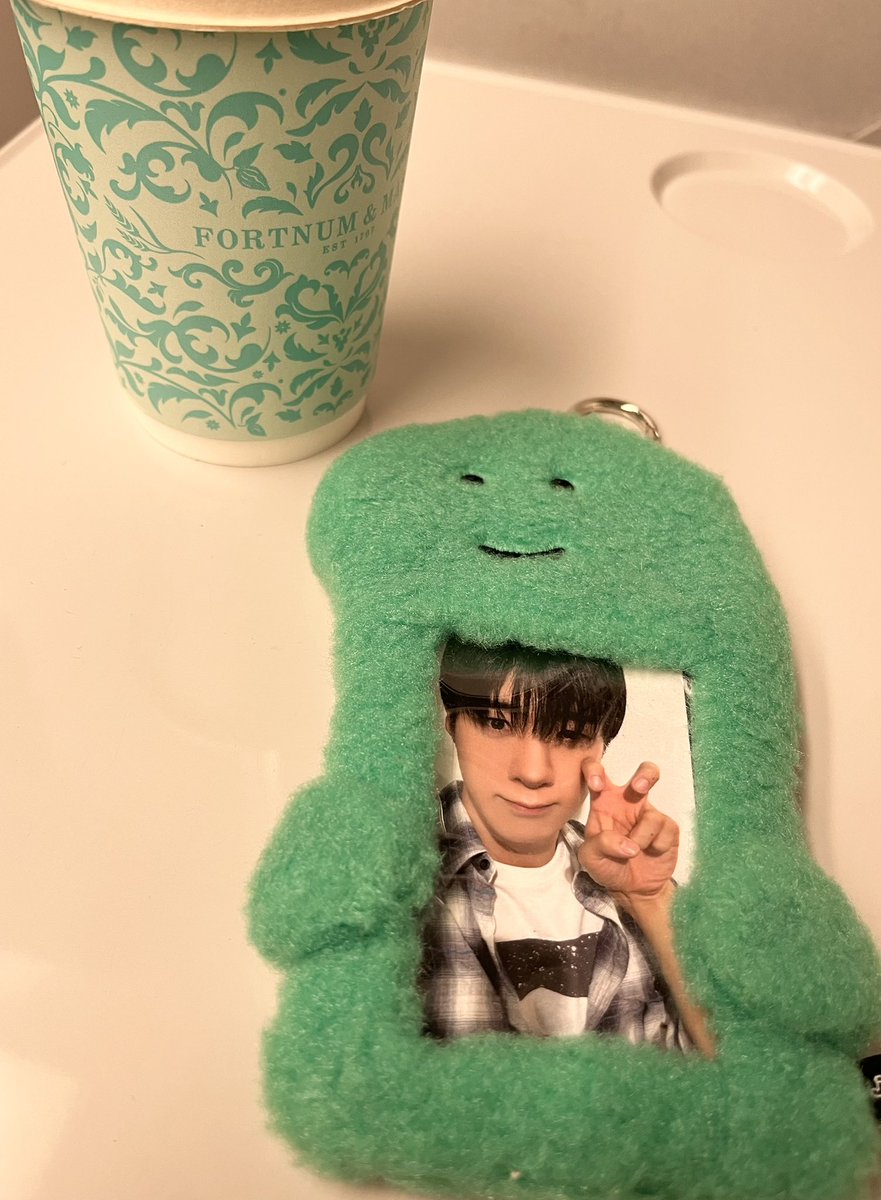 izey__'s tweet photo. 久しぶりに見るスポットライトの下でのパフォーマンス姿が本当にかっこよくて惚れ直したっ🦍🖤心が一気に浄化🧹✨東京駅から会場まで1時間半くらいかかり、予想してたよりも時間がかかってしまった。ただ駅前も人が少なく、会場付近も緑が多くて雰囲気良かった🌳カオスな新宿駅との差…。 https://t.co/9i6VRh3BKT