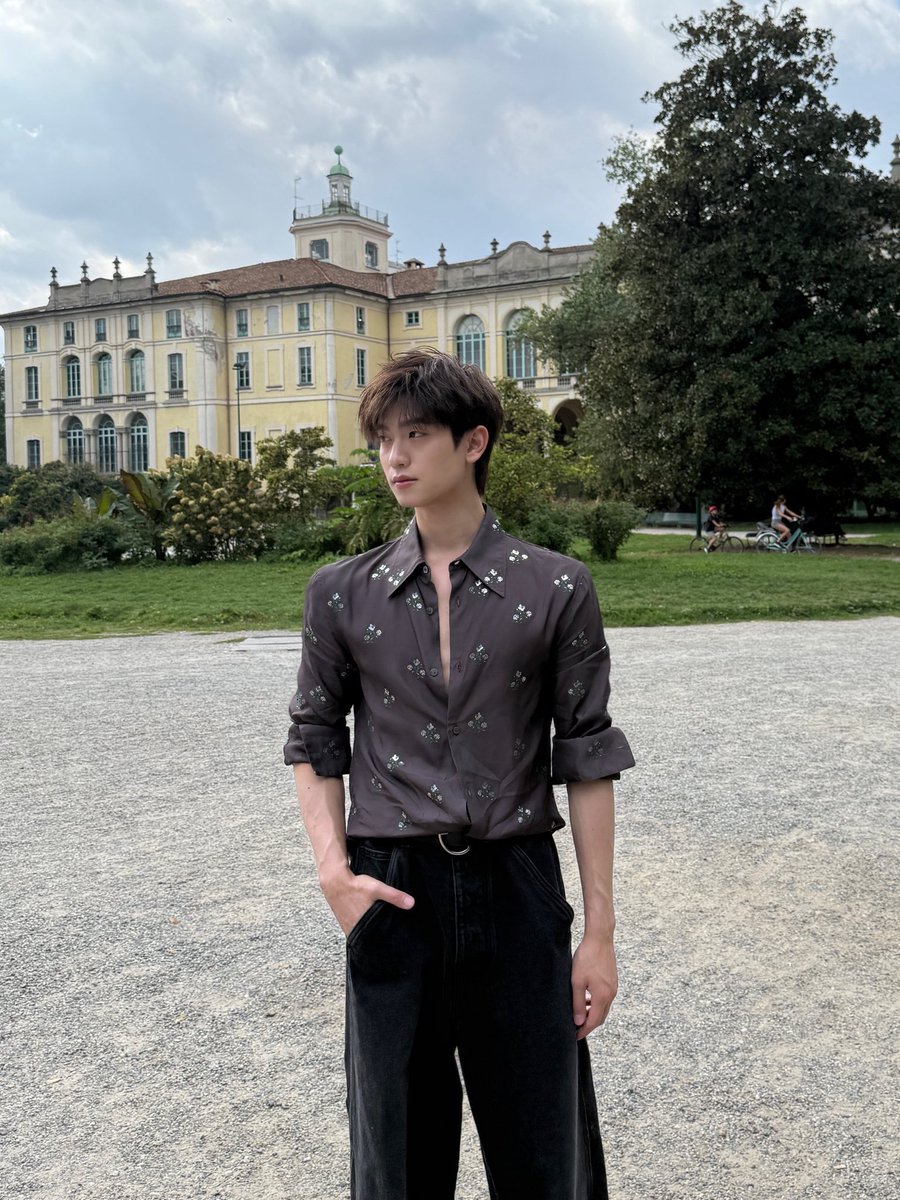 tthomastc's tweet photo. out n about

THOMAS KONG MFW SS27
#MARNIxTHOMASKONG
#Marni #MarniTH
#Marniss27
#tthomastc #kongjiro 
#thomaskong https://t.co/E2gOL1eBz8