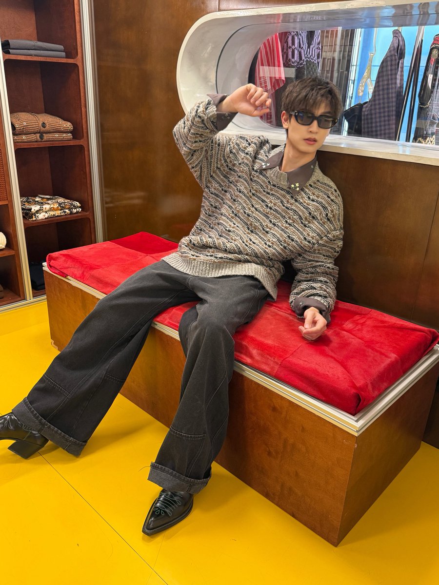 tthomastc's tweet photo. out n about

THOMAS KONG MFW SS27
#MARNIxTHOMASKONG
#Marni #MarniTH
#Marniss27
#tthomastc #kongjiro 
#thomaskong https://t.co/E2gOL1eBz8