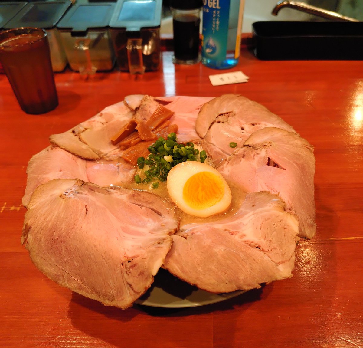 Snow_SDBH1013's tweet photo. 濃厚豚骨らーめん 博多一路
博多こってりチャーシューめん
替え玉×3
お持ち帰りもつ煮×2
お持ち帰りからし高菜

数ヶ月ぶりの一路！
全てが完璧に美味い…🫠👍
幸せすぎる
もつ煮は🥃のつまみへ！

ご馳走様でした🙏 https://t.co/9OR6yIBI76