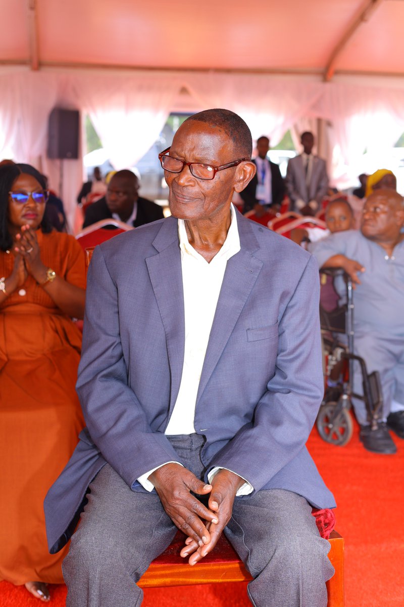 BusogaConsorti1's tweet photo. Rt. Hon. @RebeccaKadagaUG commends Mr. Arthur W. Musulube, composer of the Busoga regional anthem “Tuli Bankabi Inhyo,” for his contribution to preserving and celebrating Busoga’s identity, unity and heritage through music.

#BusogaPrayerWeek https://t.co/ARTMr4tTeK