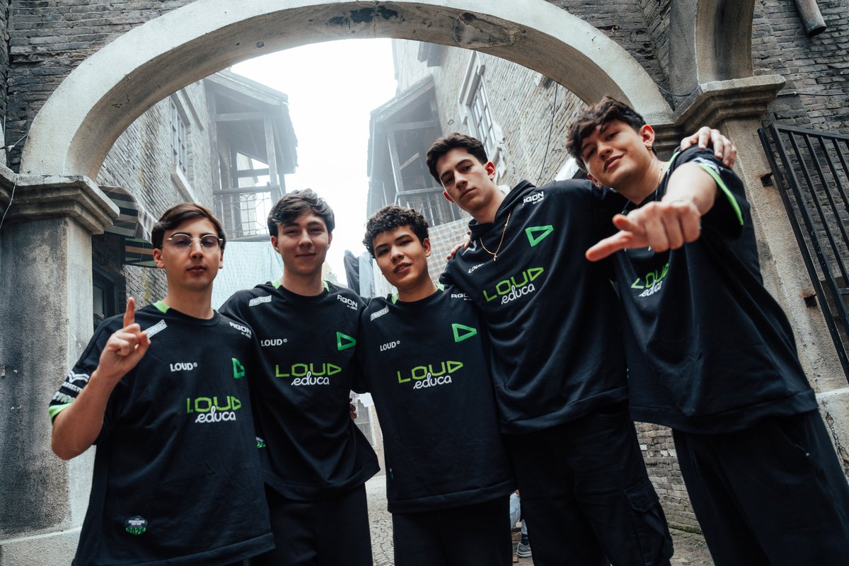 ValorantEsports's tweet photo. 4 matches. 8 maps played. 8 maps won.
Americas brought the heat to #VALORANTChampions https://t.co/cgy0C6Dlxd
