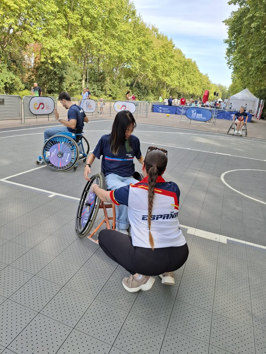FEDEDDF's tweet photo. Jornada muy bonita en el 'Día del deporte olímpico y paralímpico' del ayuntamiento de @MADRID 

💪 Seguimos acercando el deporte de personas con discapacidad a la gente
#deporteinclusivo #deporteydiscapacidad https://t.co/k54ew0IowT