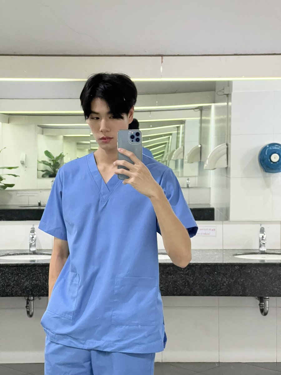 badecisionofc's tweet photo. #PondPhuwin au:- Me and my favorite veterinarian. 

Where, Pond falls in love at first sight with Parker's vet. https://t.co/n6lCMKflmb