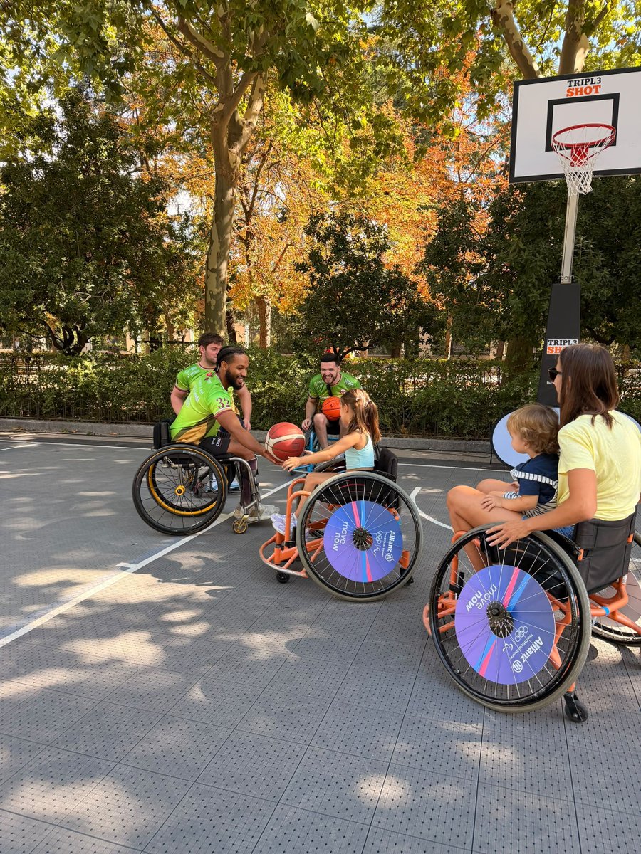 FEDEDDF's tweet photo. Jornada muy bonita en el 'Día del deporte olímpico y paralímpico' del ayuntamiento de @MADRID 

💪 Seguimos acercando el deporte de personas con discapacidad a la gente
#deporteinclusivo #deporteydiscapacidad https://t.co/k54ew0IowT