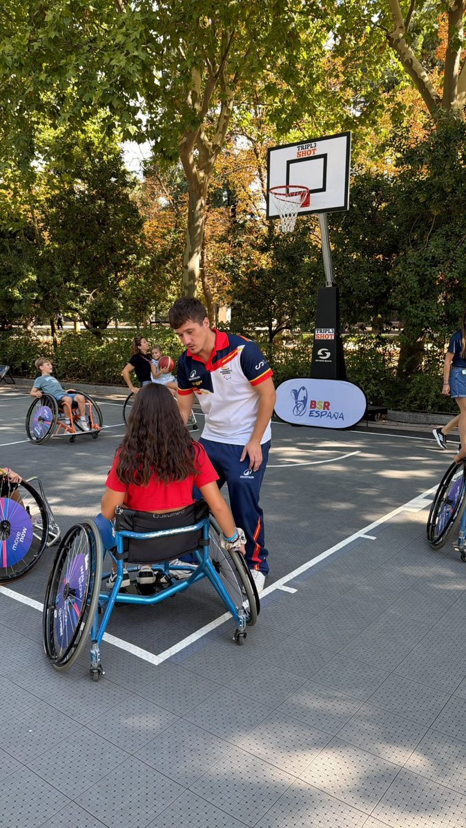 FEDEDDF's tweet photo. Jornada muy bonita en el 'Día del deporte olímpico y paralímpico' del ayuntamiento de @MADRID 

💪 Seguimos acercando el deporte de personas con discapacidad a la gente
#deporteinclusivo #deporteydiscapacidad https://t.co/k54ew0IowT