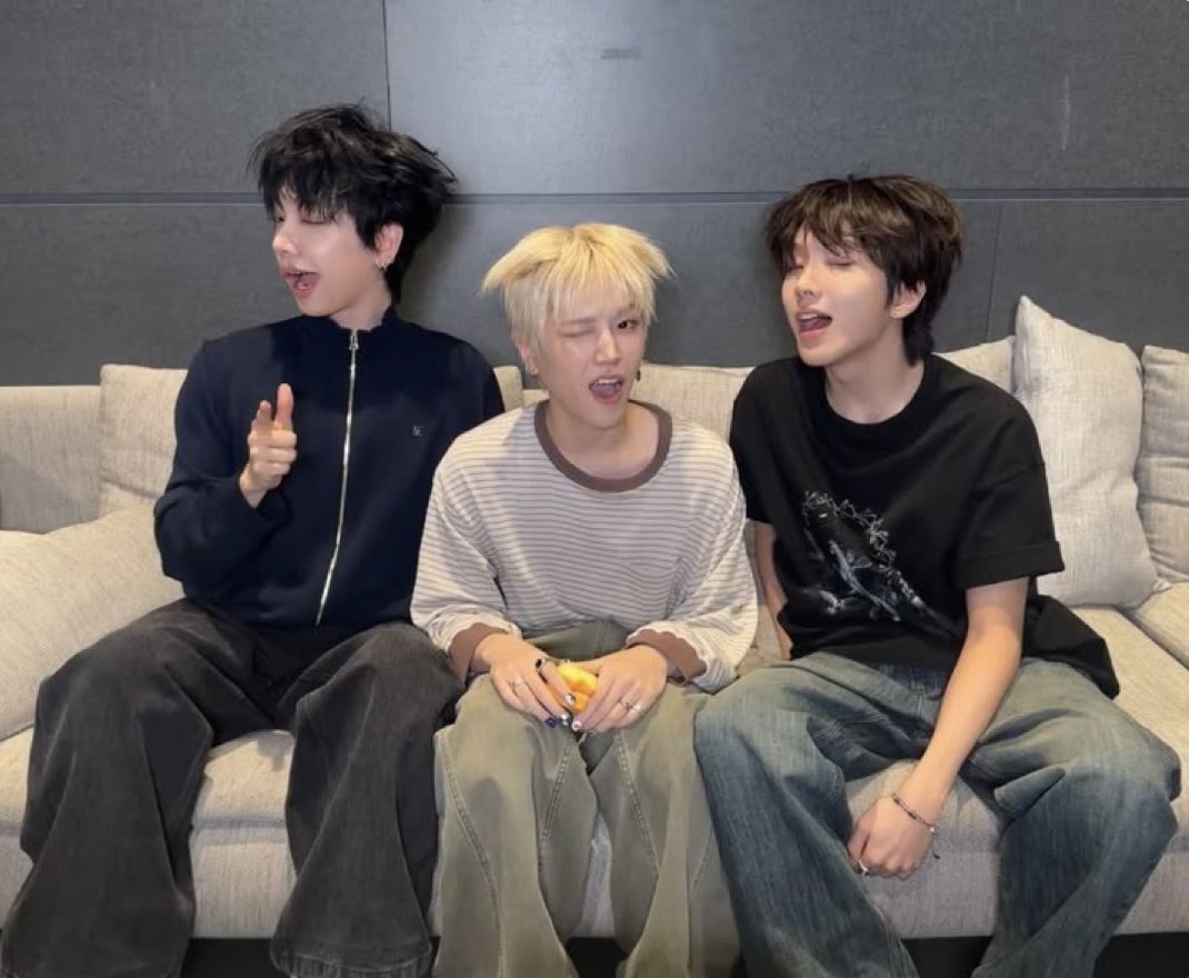 mymxe_'s tweet photo. 바보들💞 https://t.co/LCCJxgQzCt