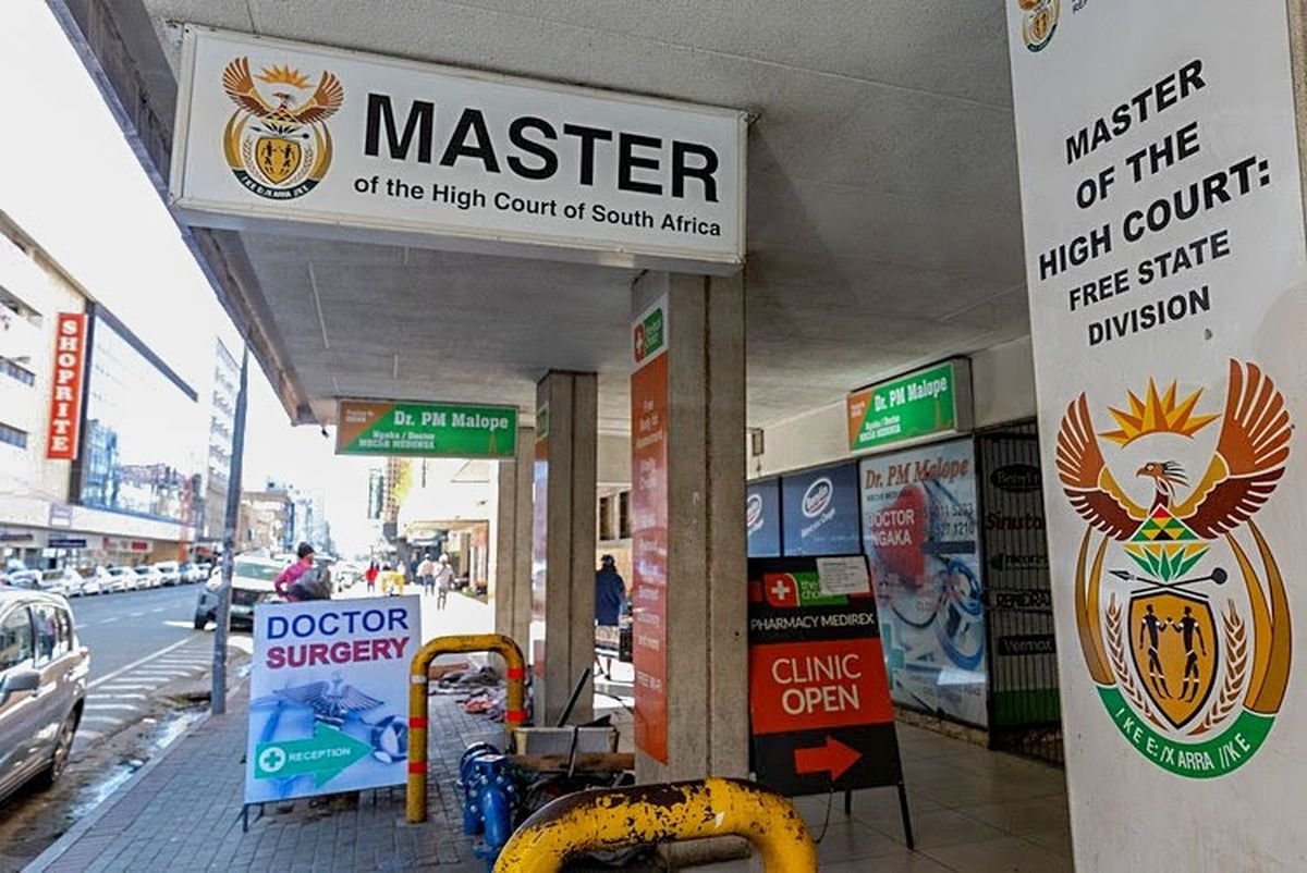 Manikipi's tweet photo. I read in the @SundayTimesZA  how the Master of High Court has been hijacked by cabals who appoint curators, liquidators, insolvency practitioners &amp; executors. 
I'm disturbed because that court exists to act on behalf of those who can not act for themselves. https://t.co/4GBQxVnyYS