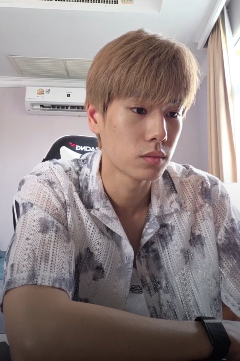 merrygoround95's tweet photo. ตอนบ่าย บ่นเหงา แฟนนางเข้ามาดูไลฟ์
ตกเย็น แฟนนางมาหาเลย
ยอมใจ ใครจะทำได้ ถ้าไม่ใช่ นาง แฟนโอ๋แฟนรักแฟนหลงมาก แบบนี้...พี่อิจฉานะน้อง https://t.co/4UBS02QVcp