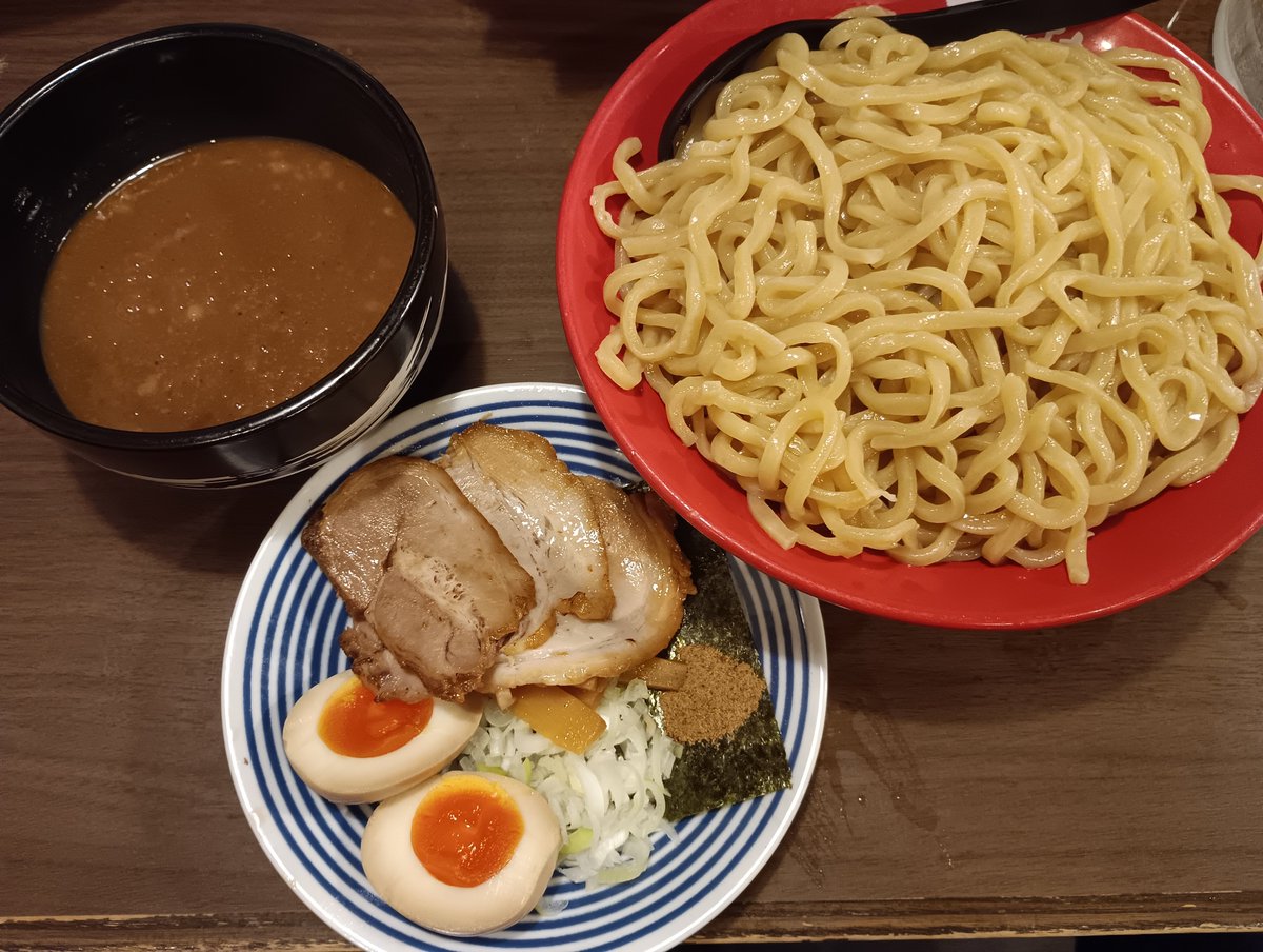 murasakiusagi99's tweet photo. つけ麺900グラムにライス付けて
1180円は安いよね https://t.co/AFyQgDzXyn
