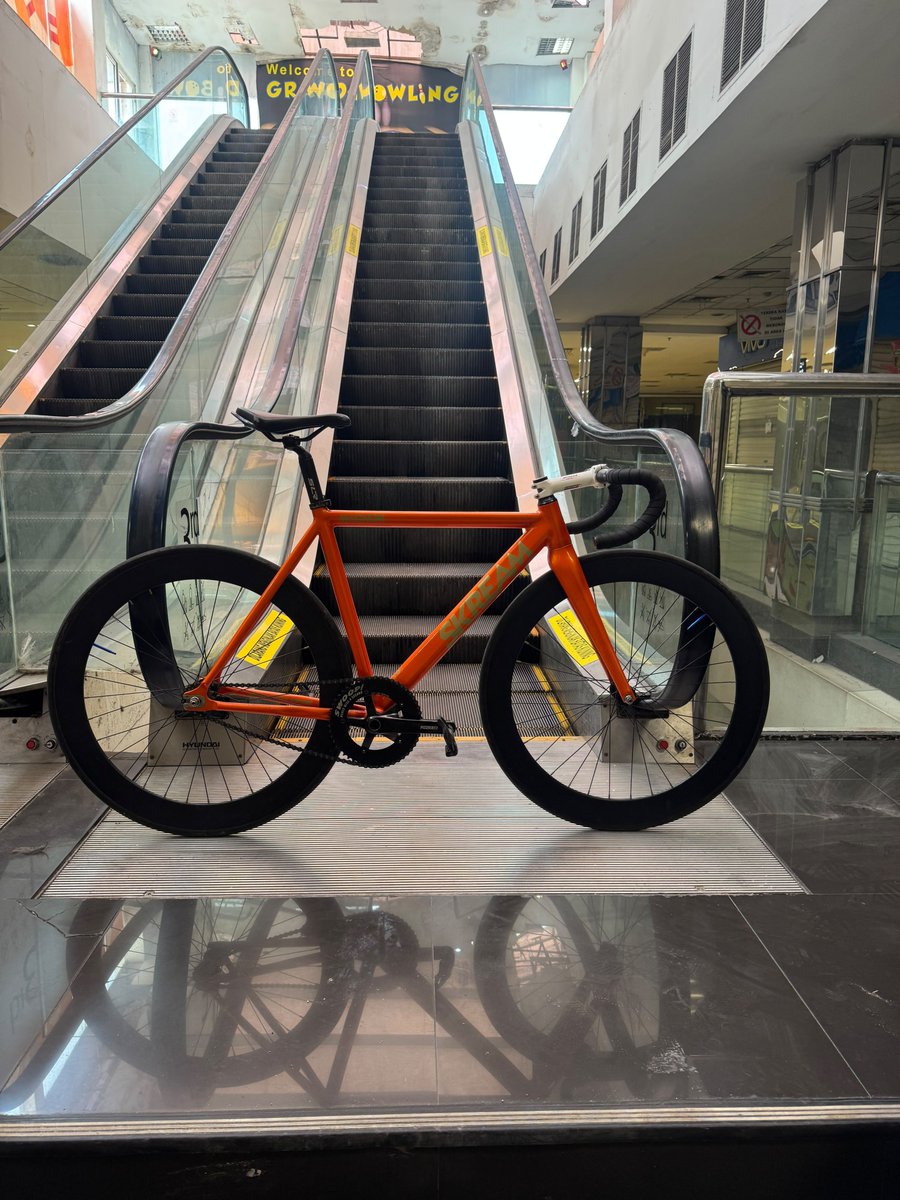 GoslingFNFJB's tweet photo. WTS 
wheelset level up 6cm by cycletiggre
hub level up fix fix 32h
rims 6cm level up 32h 
cogset bawaan 17t
minus pemakaian

ga inc ban luar dalam d/b
harga 1jt aja
lokasi Tangerang Selatan
wa 0895337301435
#fnfjb https://t.co/3BwCE5Rfxv