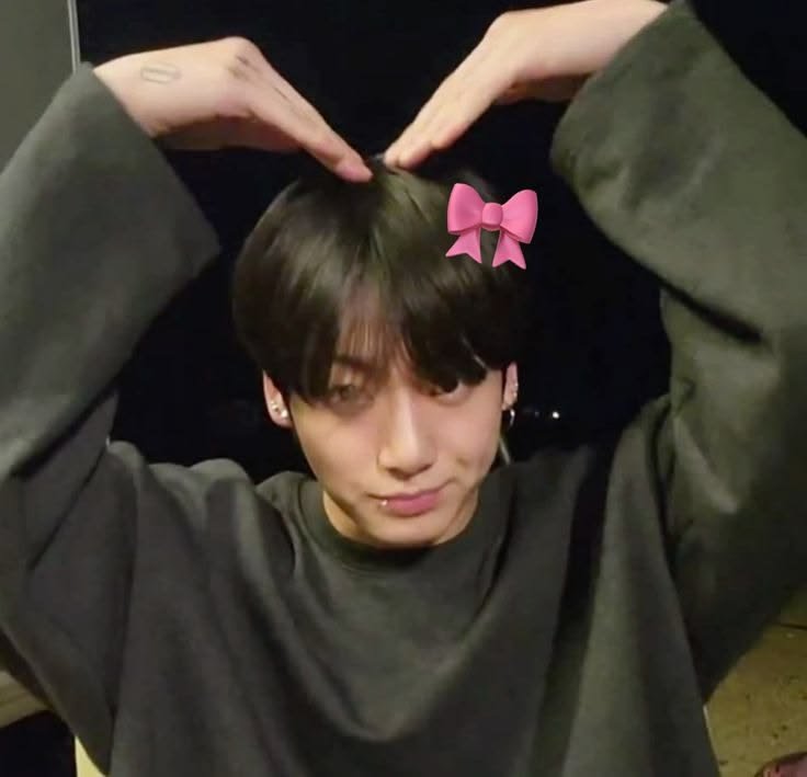 eiyalea's tweet photo. army mutuals?? 🥹

- OT7
- jungkook biased
- new army <3  
- not new to stan twt
- pls like/rt 

i follow back 🙌

(pls no minors !)

#btstwt #armymoot #armytwt #moothunt #mutuals #moot https://t.co/n4BrSpUHHJ