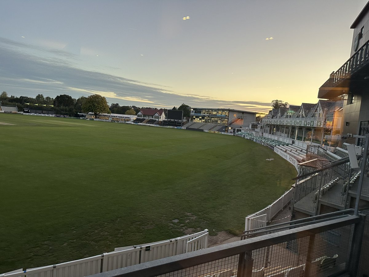 MarbecMetroMugs's tweet photo. Best view from a Premier Inn pub?
#worcester
@premierinn #cricket #premierinn https://t.co/Xm9rgLjQvH