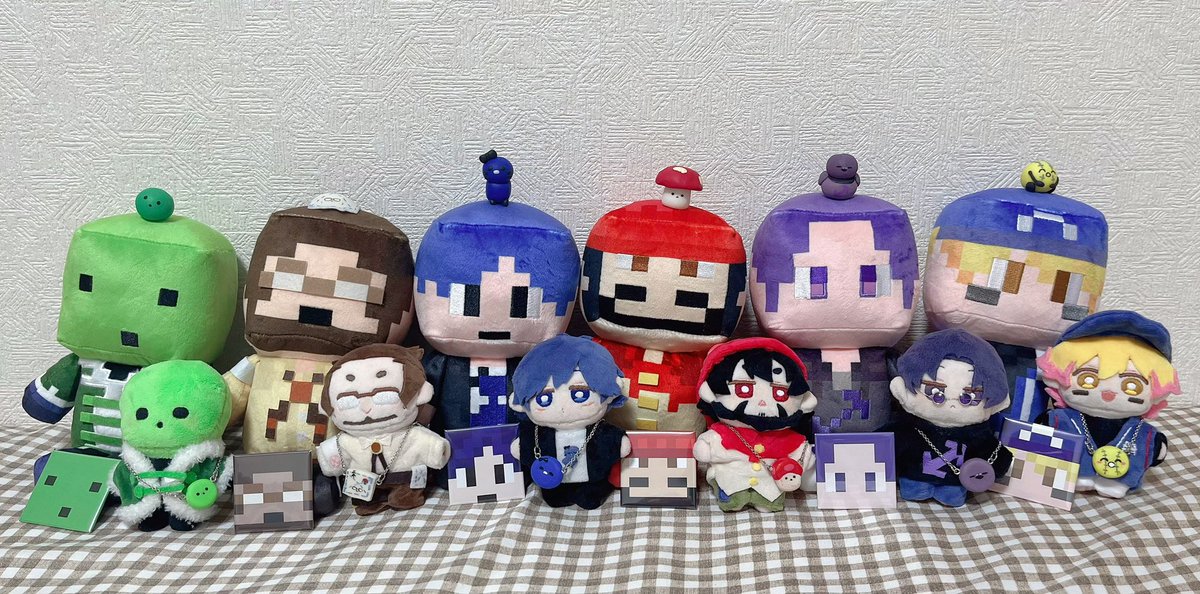 hanjyuku_0528's tweet photo. グッズ届いた〜！うちのぬいたちと記念撮影📸💖改めて見ると大所帯すぎるな…。 https://t.co/XI2yrhzuEO