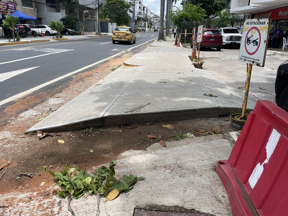freddypitti's tweet photo. Vergüenza debería darte a ti @arquiterror  y a @Mayer 

Que en 2 años y medio solo hayan podido entregar 3km de aceras, encima incompletas y de mala calidad, deja en evidencia la improvisación y mediocridad de esta administración. 

Esto no es IA es la crudas realidad. https://t.co/8RGgUVfi8v