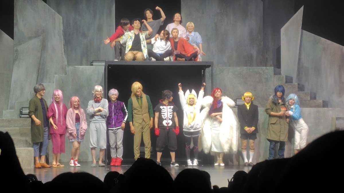 _dand_ara7's tweet photo. 千秋楽は今までの集大成のようで、初日とはまた違った迫力があり非常に素敵でした。観に行けてよかったです☺️

自分の座席のすぐ後ろに通路があったので、演者の方々が客席に降りて演技をしている際は臨場感があってドキドキしました🦭

続きがありますように…😌

#舞台怪物事変 https://t.co/x5lmkdHVV1