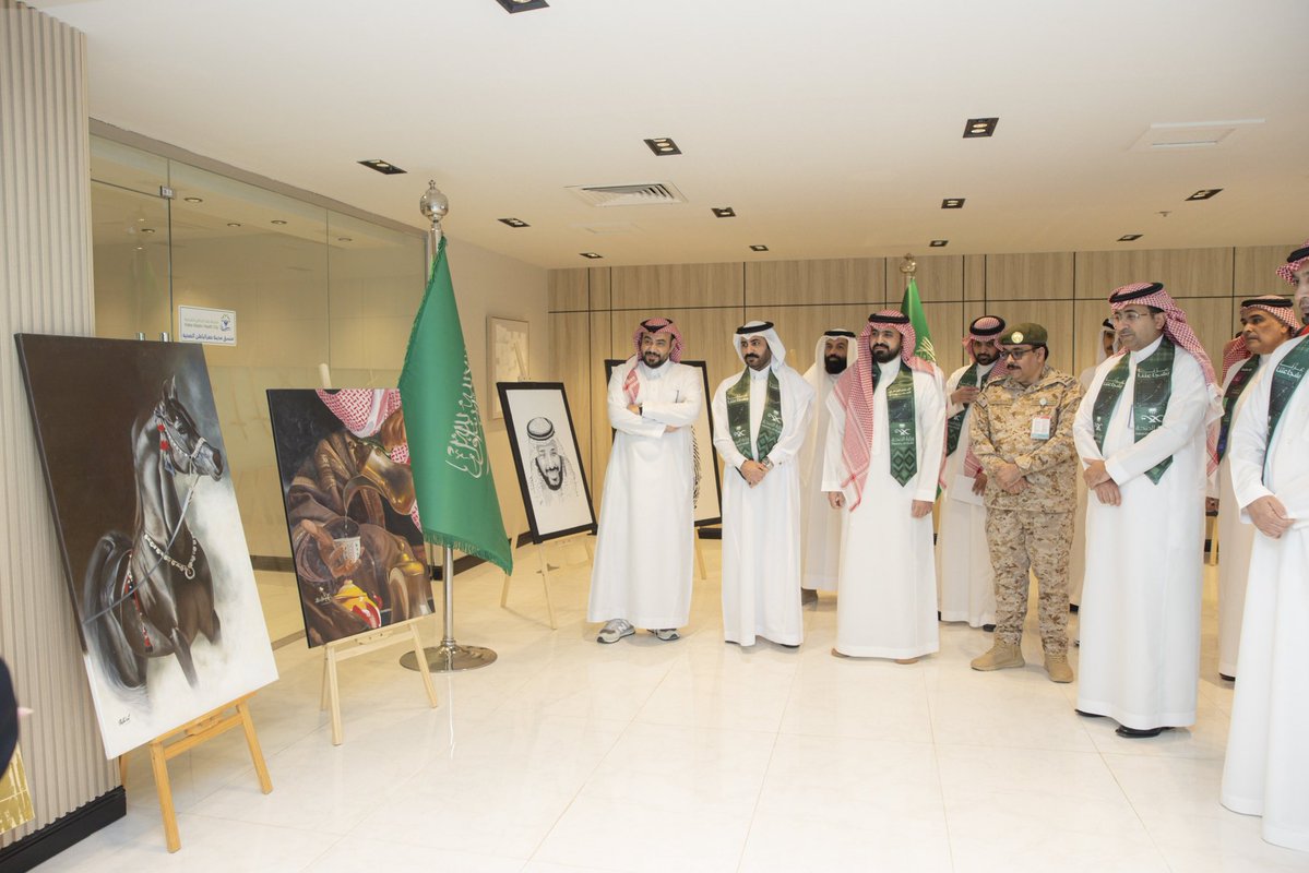 hfrmoh's tweet photo. احتفاءً بـ #اليوم_الوطني_السعودي، نظم فرع وزارة الصحة بحفر الباطن حفلًا وطنيًا بحضور مدير الفرع ، والرئيس التنفيذي لتجمع حفر الباطن الصحي ، ومدير مستشفى القوات المسلحة بالشمالية، والهلال الأحمر السعودي وهيئة الصحة العامة -وقاية -.

وتضمن الحفل أوبريتًا وطنيًا بعنوان "كل حلم نحققه" إلى جانب قصيدة وطنية، وعرضًا مسرحيًا، وعرضًا مرئيًا، في أجواء تجسد مشاعر الفخر والاعتزاز بالوطن وقيادته.