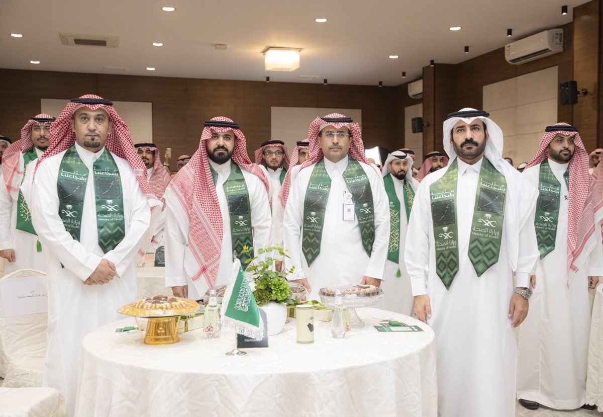 hfrmoh's tweet photo. احتفاءً بـ #اليوم_الوطني_السعودي، نظم فرع وزارة الصحة بحفر الباطن حفلًا وطنيًا بحضور مدير الفرع ، والرئيس التنفيذي لتجمع حفر الباطن الصحي ، ومدير مستشفى القوات المسلحة بالشمالية، والهلال الأحمر السعودي وهيئة الصحة العامة -وقاية -.

وتضمن الحفل أوبريتًا وطنيًا بعنوان "كل حلم نحققه" إلى جانب قصيدة وطنية، وعرضًا مسرحيًا، وعرضًا مرئيًا، في أجواء تجسد مشاعر الفخر والاعتزاز بالوطن وقيادته.