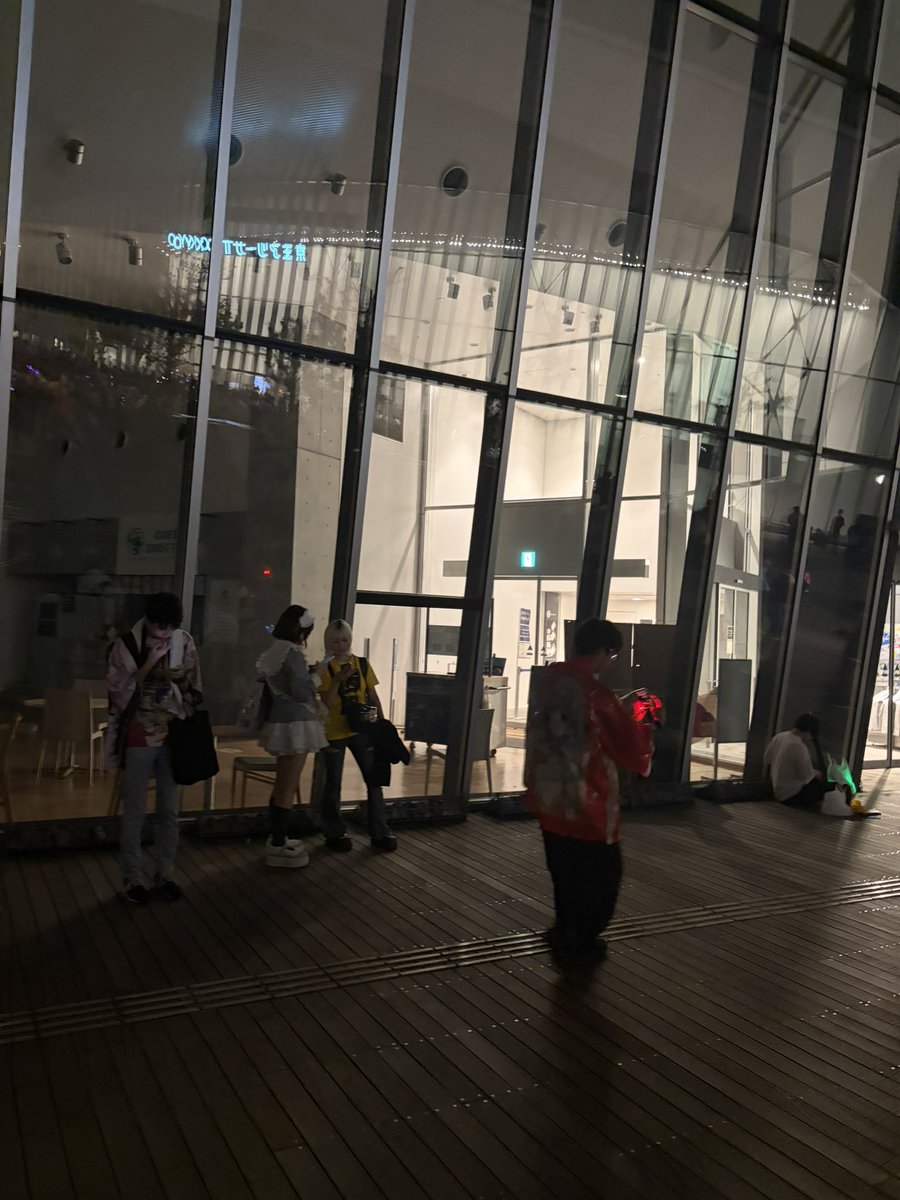 sumooosya's tweet photo. ここにいます！
名刺交換したいです！！！！ https://t.co/A2x55hnsDX