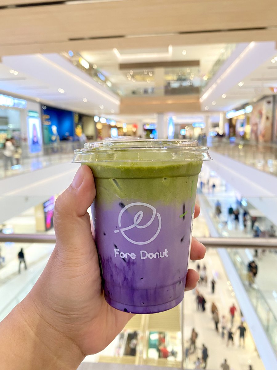 Thianchovy's tweet photo. Udah coba dan enakkkk guisss 😋💚💜
Donat nya juga kita ijo ungu kan 😝 https://t.co/8GjxhKSRv4