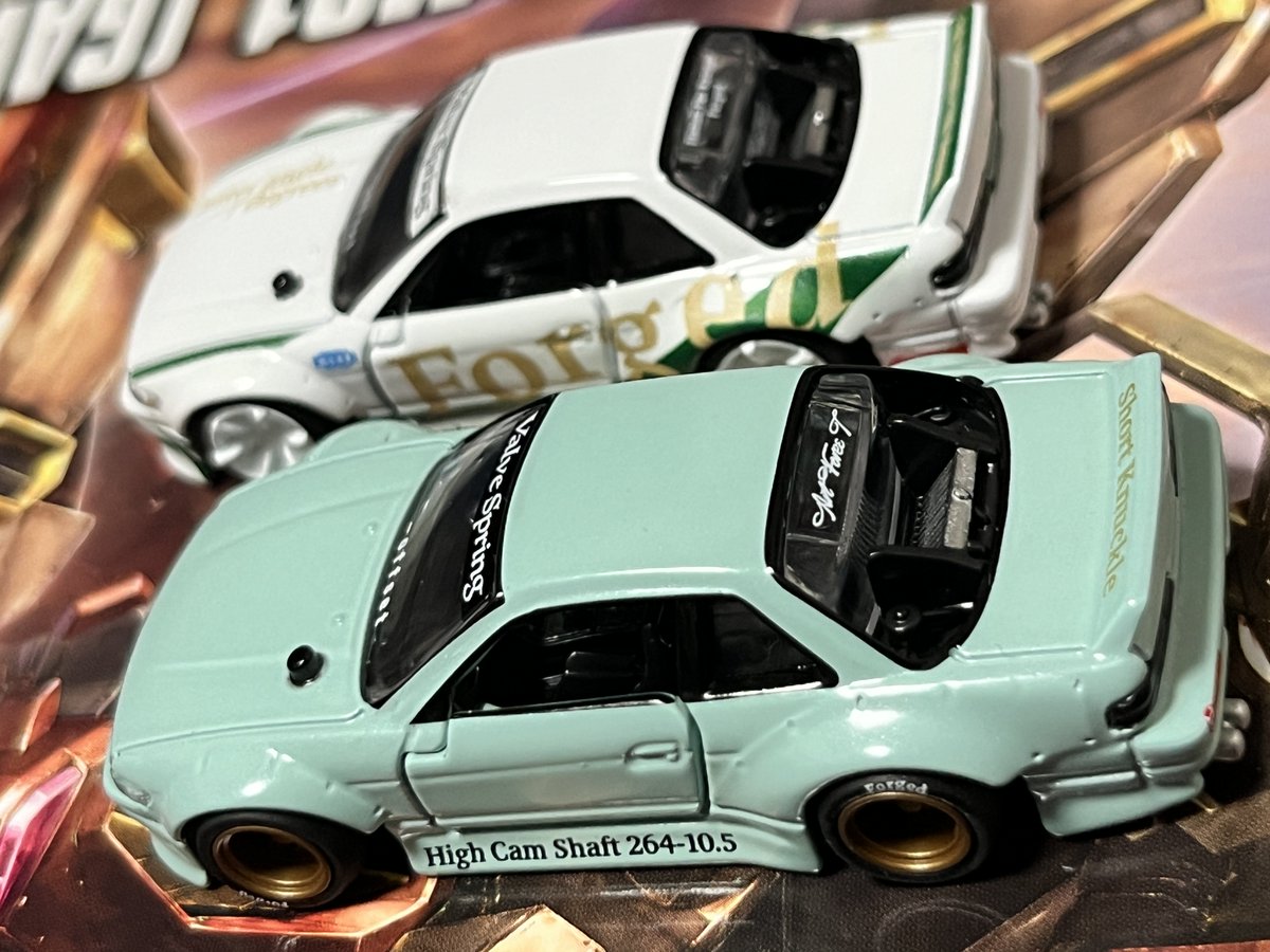 COROLLA_210's tweet photo. トミカCWのシルビア！
上手いことドリ車風に纏めたなーって印象
ロゴなんかも捻り出したんだろう努力が伝わる
べったり走ろうに似せたロゴが良い味…
ギミックは唸ったねこれは
おもちゃメーカーらしく上手いわ https://t.co/H9eFQozVuY