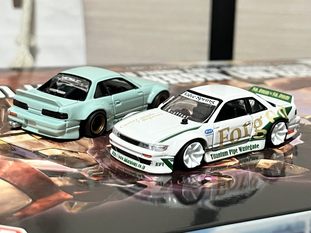 COROLLA_210's tweet photo. トミカCWのシルビア！
上手いことドリ車風に纏めたなーって印象
ロゴなんかも捻り出したんだろう努力が伝わる
べったり走ろうに似せたロゴが良い味…
ギミックは唸ったねこれは
おもちゃメーカーらしく上手いわ https://t.co/H9eFQozVuY