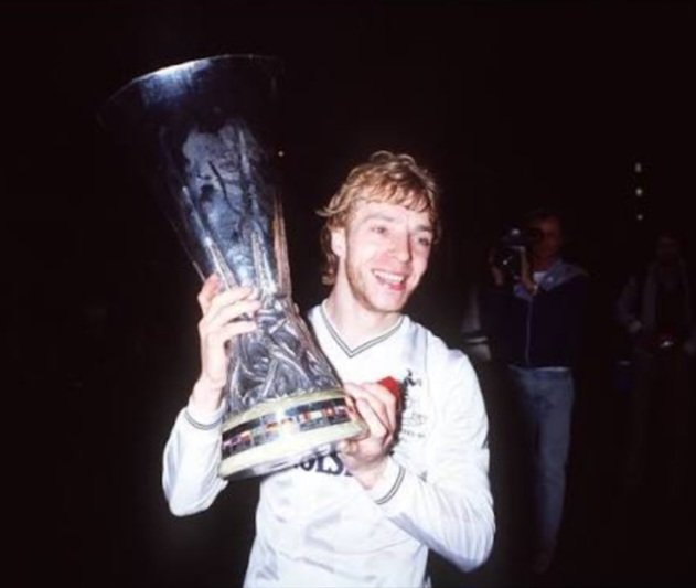RobertoFerdenzi's tweet photo. A Happy 70th Birthday to @SpursOfficial legend, @SteveArchibald8  💙

🎵 "We'll take more care of you, Archibald, Archibald" 🎶

#COYS https://t.co/bylO4czgvH