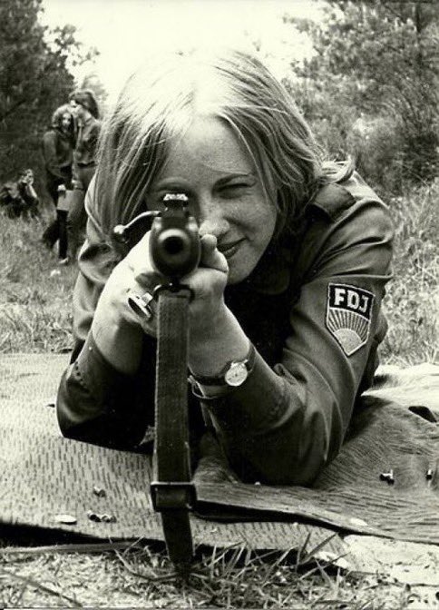 fcbmike1900's tweet photo. Sind halt NAIVE Kids, die gesteuert werden vom #NaivePazifistentum eine romantische Vorstellung der #Utopie, welche die #NaiveParteiDieLinke #realitätsfern propagiert‼️ @dieLinke @dielinkeberlin #StasiPartei #DDRVerherrlicher #FDJPartei #FDJ Jünger https://t.co/oK1rt37X0G