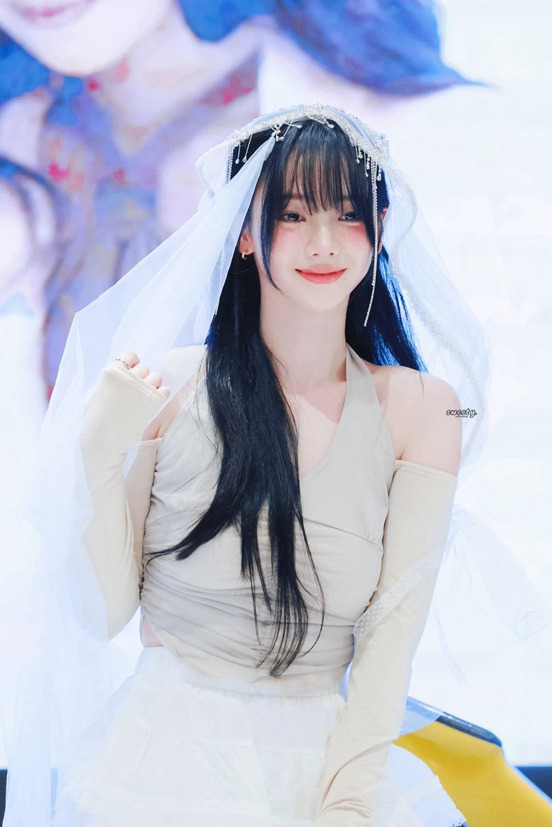 timetoKARINA_'s tweet photo. 250927 | 중국 팬사인회

#aespa #에스파 #KARINA #카리나 https://t.co/MhnTVCoGcj