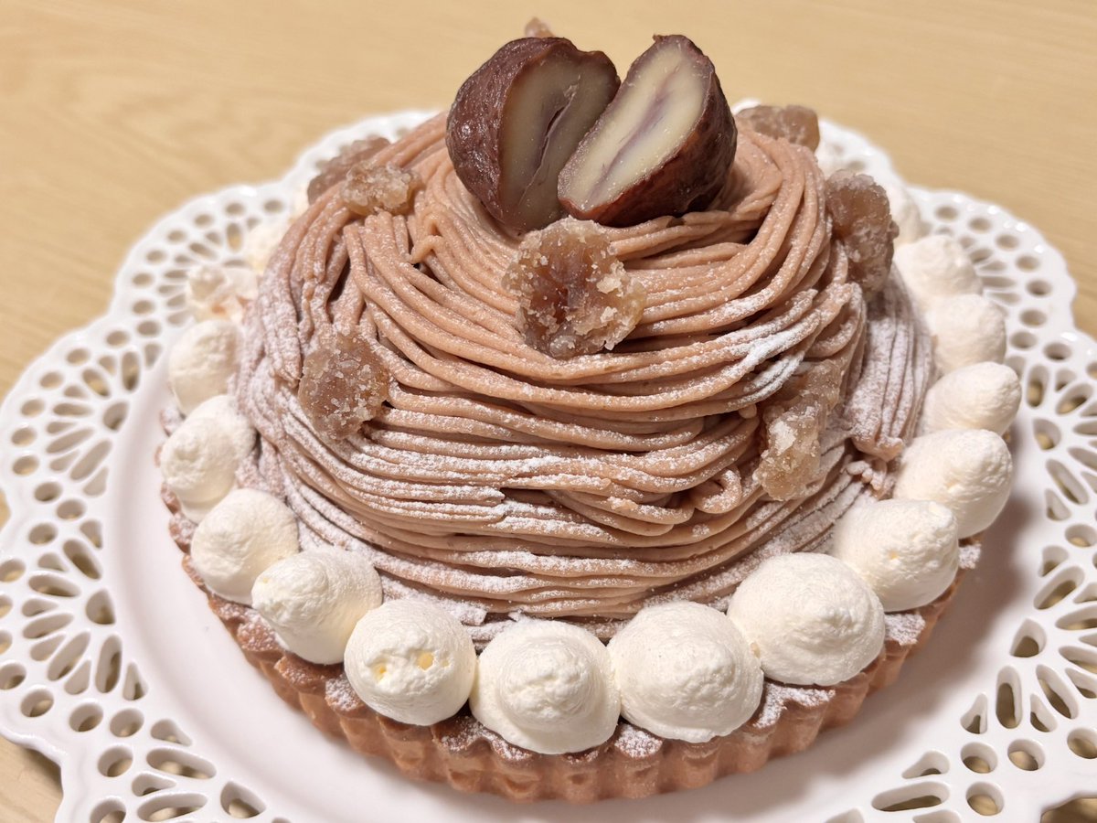 8_hatimitsu's tweet photo. 手作りの渋皮煮とサバトンのマロンペーストを使って作ったモンブランタルト🌰
仕上げにマロングラッセもトッピング

秋の味を感じられてめっちゃ美味しい🍁 https://t.co/mf2VHcLzyd