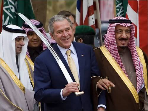 ZUR_Q7's tweet photo. @fty13821 ال سعود يتشابهون بنفس الصفات 
كبيرهم يهز خصره امام الصليبي 
وصغيرهم يلحس المؤخرة https://t.co/A7ukKGVPsZ