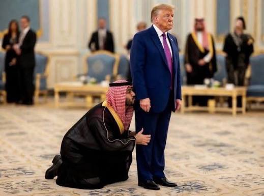 ZUR_Q7's tweet photo. @fty13821 ال سعود يتشابهون بنفس الصفات 
كبيرهم يهز خصره امام الصليبي 
وصغيرهم يلحس المؤخرة https://t.co/A7ukKGVPsZ