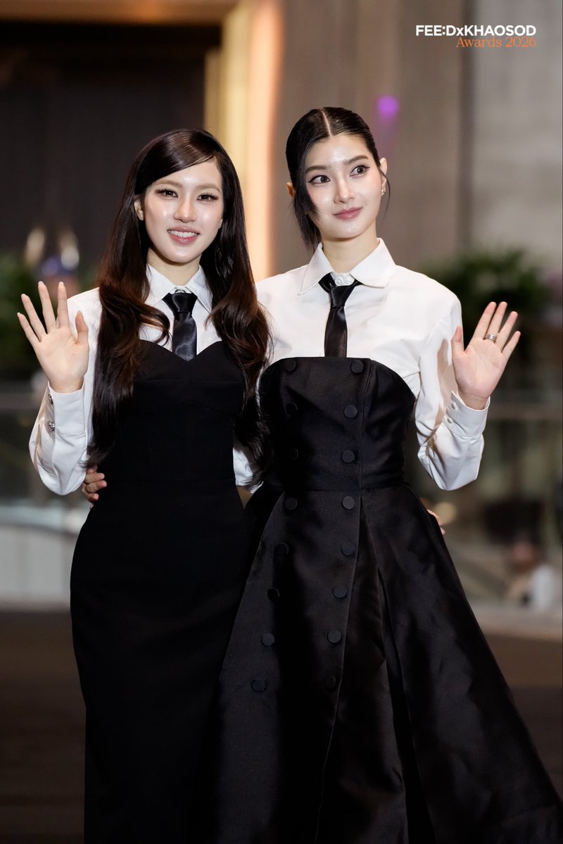 feed_4_future's tweet photo. “เมเบิ้ล-แป้งจี่” ร่วมเดิน Black Carpet ในงาน FEED X KHAOSOD AWARDS 2026
.
#FEEDxKHAOSODAwards2026 https://t.co/5TNfZkrdy2
