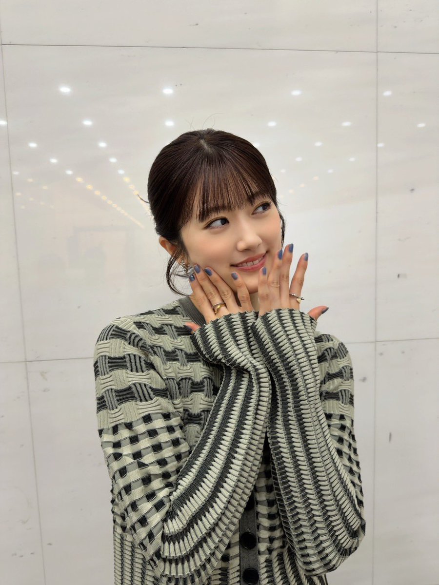 hina_and_staff's tweet photo. こちらは秋っぽいお洋服🍂
髪型もチェンジ🤎
(staff) https://t.co/T99xdsolW3
