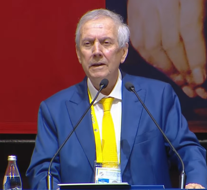 futbolarena's tweet photo. Aziz Yıldırım: "Herkes Fenerbahçe'ye sahip çıksın. Fenerbahçe sahipsiz, haberiniz olsun. 3 Temmuz'da sokaklarda olan milyonlar nerede?" https://t.co/PC4PBl0u5Y