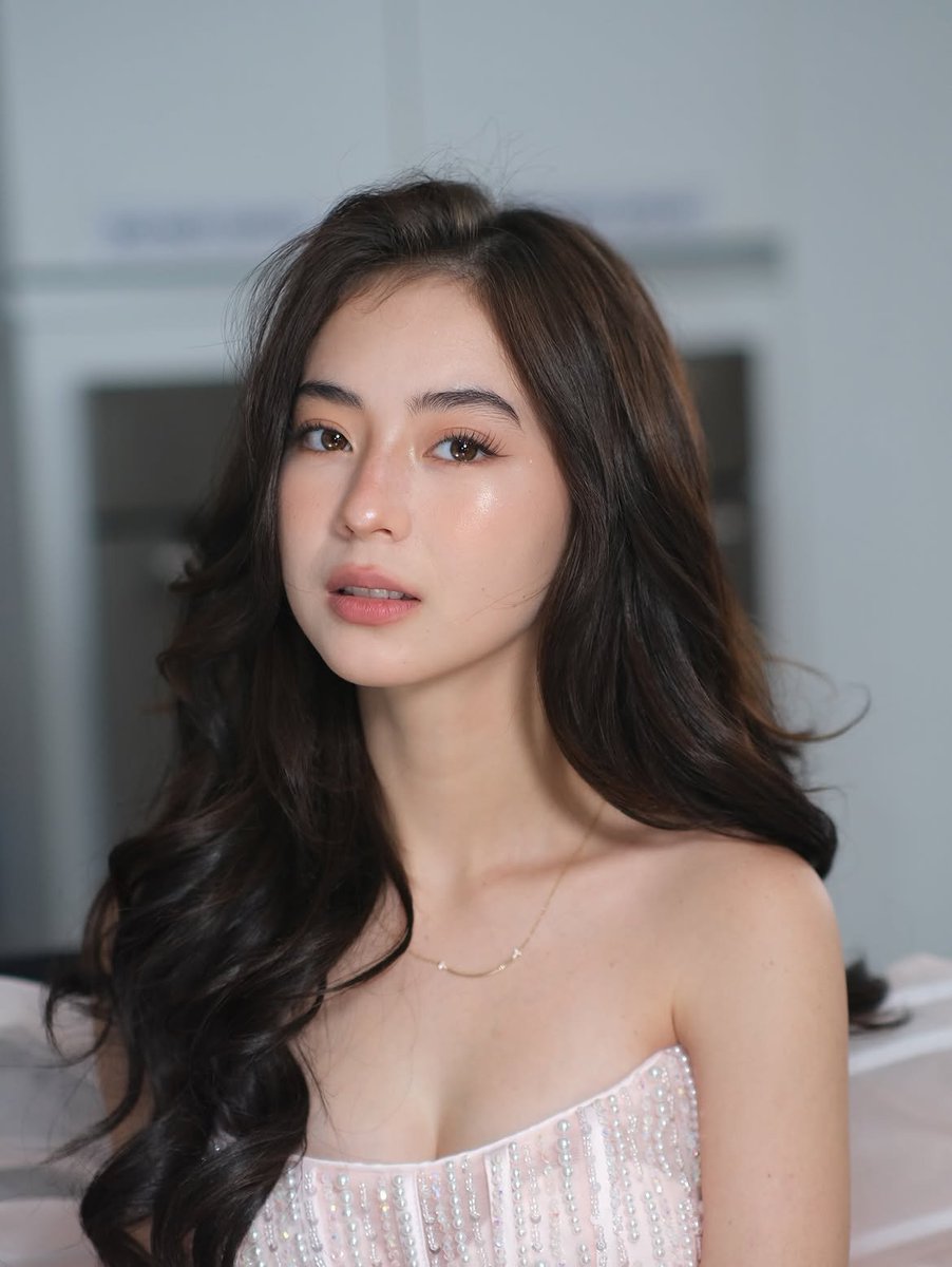 Alikmbgs's tweet photo. Grabe, ibang level Yung aura niya here. Very refined, very elegant.

JMFYANG WEAR THE MOMENT
#SOFIASMITHRunwayChic
#JMIBARRAStyleInEveryMove https://t.co/itzH5EPqNB
