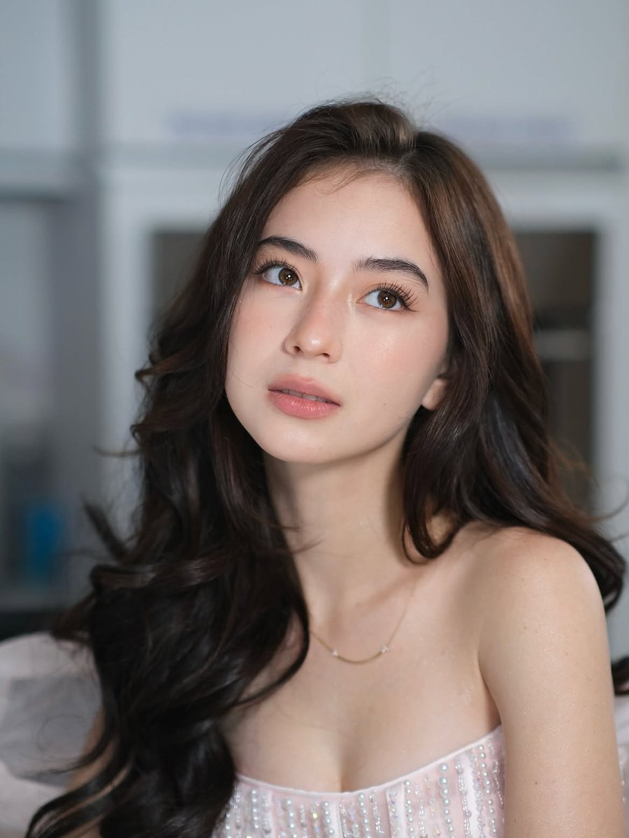 Alikmbgs's tweet photo. Grabe, ibang level Yung aura niya here. Very refined, very elegant.

JMFYANG WEAR THE MOMENT
#SOFIASMITHRunwayChic
#JMIBARRAStyleInEveryMove https://t.co/itzH5EPqNB